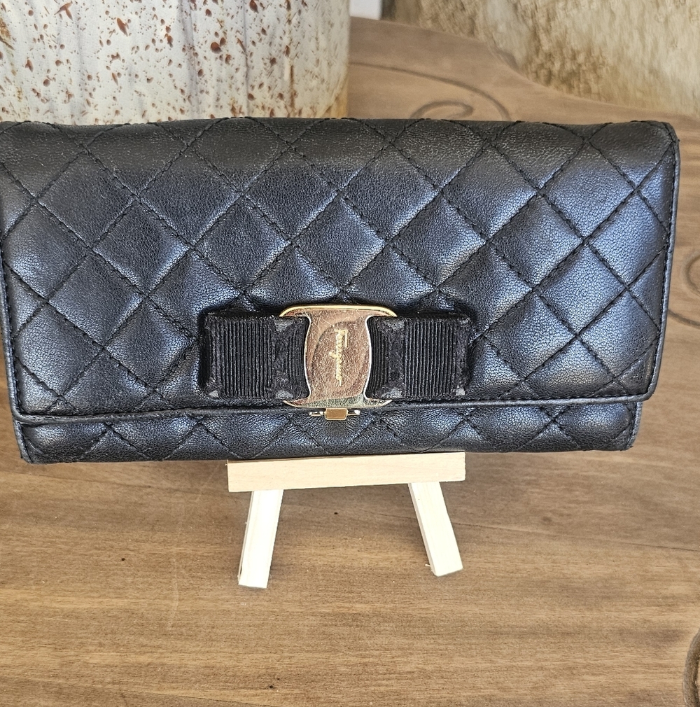 Salvatore Farragamo  Elegant Black Quilted Leather Wallet